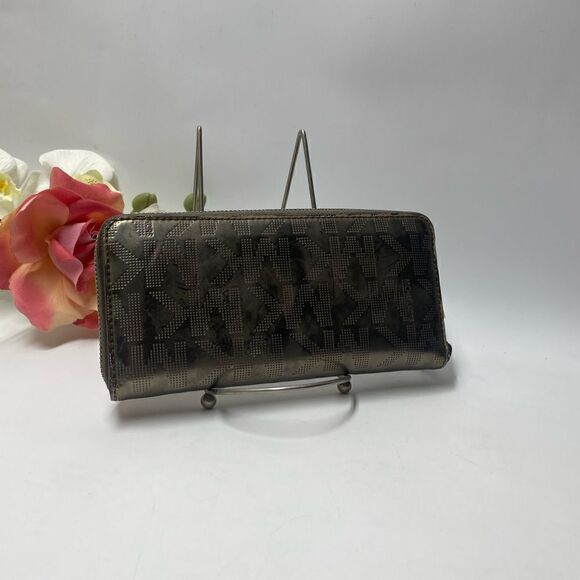 Vintage Michael Kors Zippy Wallet - Picture 2 of 7